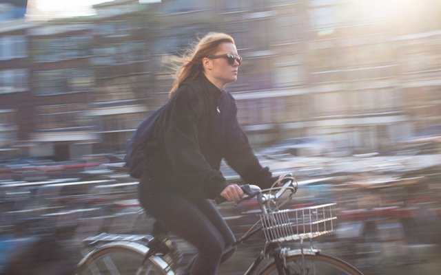 Se déplacer à vélo en ville : entre plaisirs et dangers